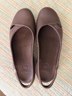 CROCS Women's Brown Closed-Toe Slingback Ballet Flats women’s size 12
